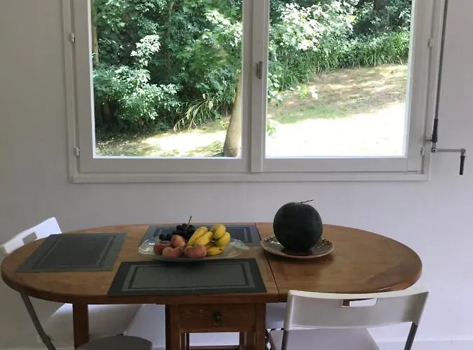 Entre Foret Et Au Calme * トルヴィル＝シュル＝メール